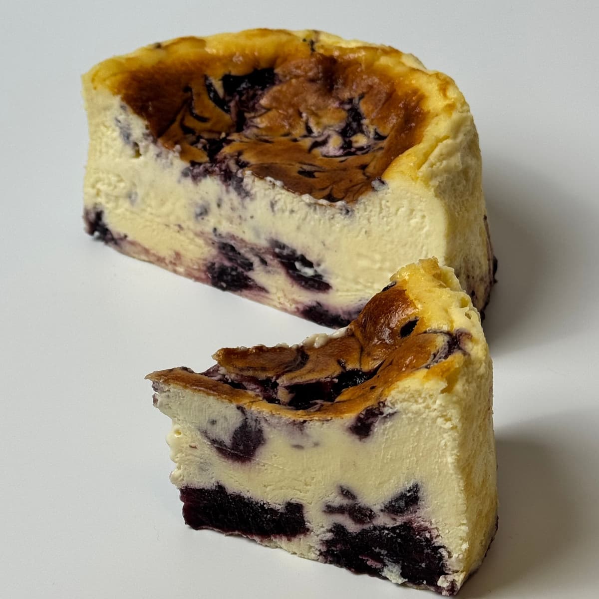 Blueberry / Strawberry Burnt Basque Cheesecake